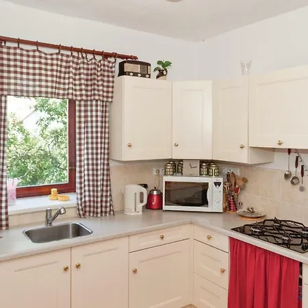 Stunning In Kaliste W Wifi 1 Bedrooms And Outdoor Swimming Pool Kaliste (Pelhrimov)