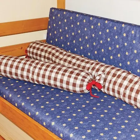 Stunning In Kaliste W Wifi 1 Bedrooms And Outdoor Swimming Pool Διαμέρισμα